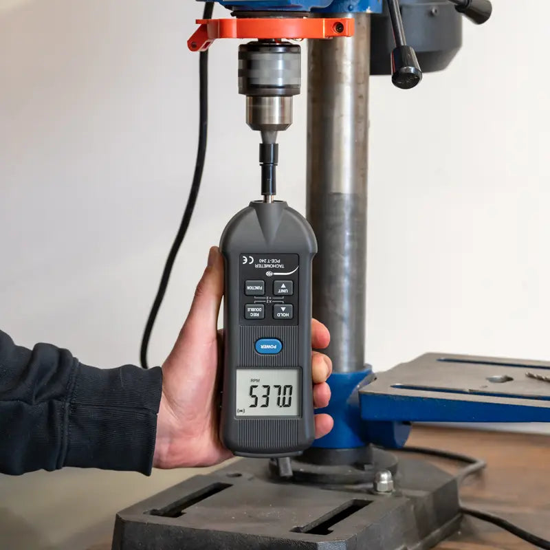Estroboscópio com medição de temperatura PCE-T 240