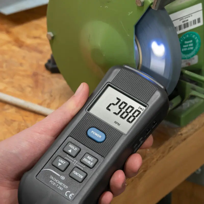 Estroboscópio com medição de temperatura PCE-T 240